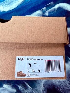 UGG W CLASSIC ULTRA MINI PLAINS
BUNDLE for Savings Sz 7 Fits US 8 LOWEST!